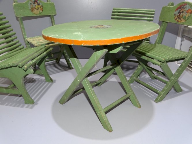-ANCIEN SALON DE POUPEE BOIS PEINT 1 TABLE RONDE 2 CHAISES PLIANTES 2 FAUTEUILS