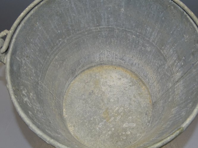 -ANCIEN SEAU en METAL Zingué SEAU de PUIT ou AUTRE DECO COLLECTION     D