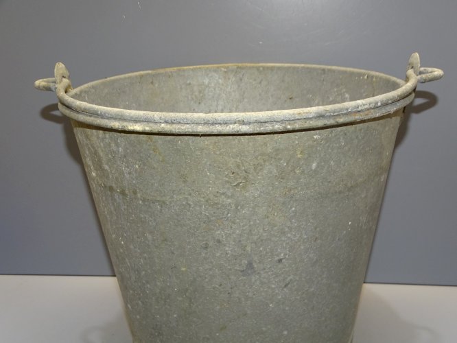 -ANCIEN SEAU en METAL Zingué SEAU de PUIT ou AUTRE DECO COLLECTION     D