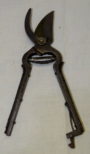 -ANCIEN SECATEUR MARQUE R.G. Garanti avec plaquettes CORNE sur les bras   D