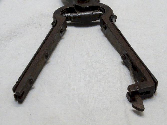 -ANCIEN SECATEUR MARQUE R.G. Garanti avec plaquettes CORNE sur les bras   D