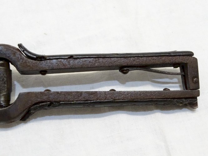 -ANCIEN SECATEUR MARQUE R.G. Garanti avec plaquettes CORNE sur les bras   D