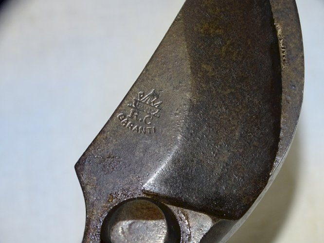 -ANCIEN SECATEUR MARQUE R.G. Garanti avec plaquettes CORNE sur les bras   D
