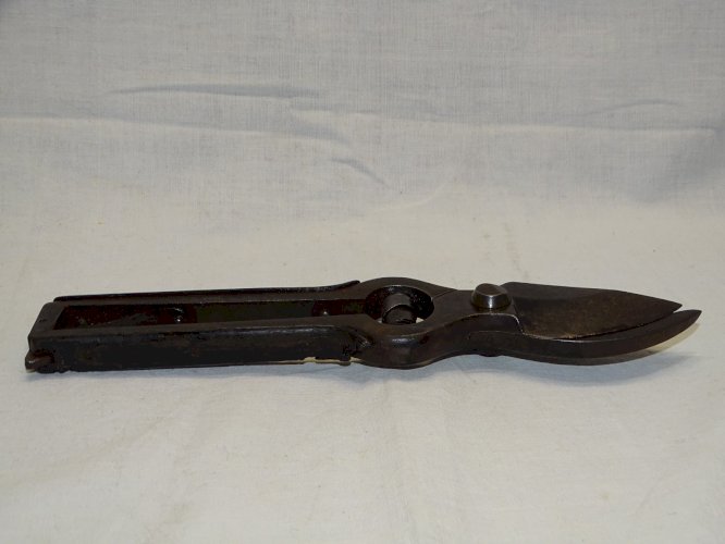 -ANCIEN SECATEUR MARQUE R.G. Garanti avec plaquettes CORNE sur les bras   D