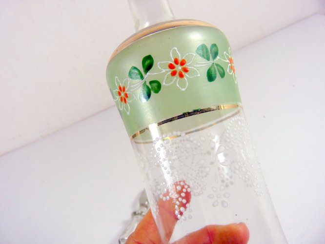 Ancien service porto à carafe & cinq verres en verre peint décor fleurs & perles