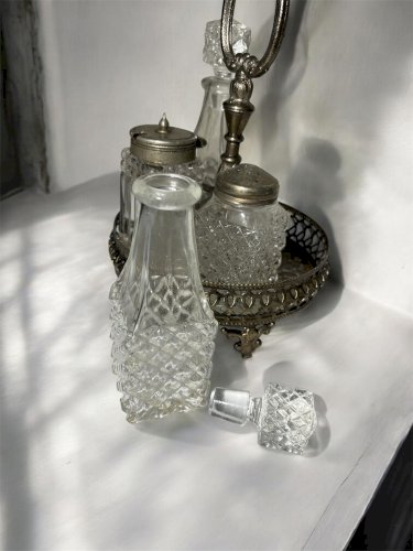 Ancien serviteur à condiments en verre taillé et métal argenté – Huilier vinaigrier, moutardier et salière – Art de la table