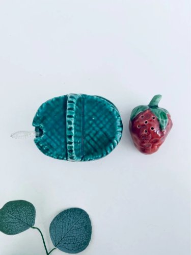 Ancien Set Moutardier Panier et Salière Fraise en Barbotine Vintage Années 50