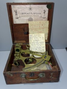 - ANCIENT SEXTANT MAHOGANY BOX LABEL I BIANCHETTI OPTICIAN COLLECTION D