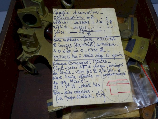 -ANCIEN SEXTANT BOITE ACAJOU ETIQUETTE I BIANCHETTI OPTICIEN COLLECTION   D