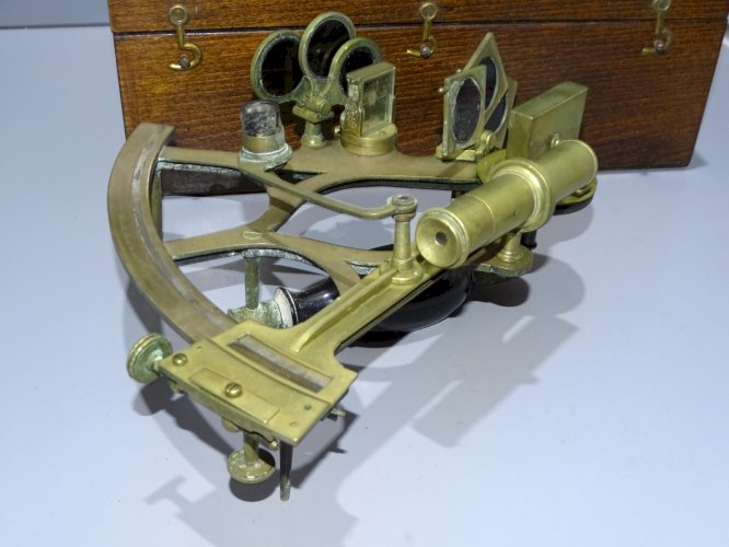 -ANCIEN SEXTANT Gravé Chardet ? BOITE POSTERIEURE COLLECTION OBJET MARINE  D