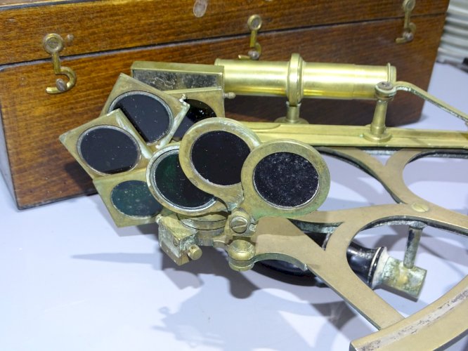 -ANCIEN SEXTANT Gravé Chardet ? BOITE POSTERIEURE COLLECTION OBJET MARINE  D