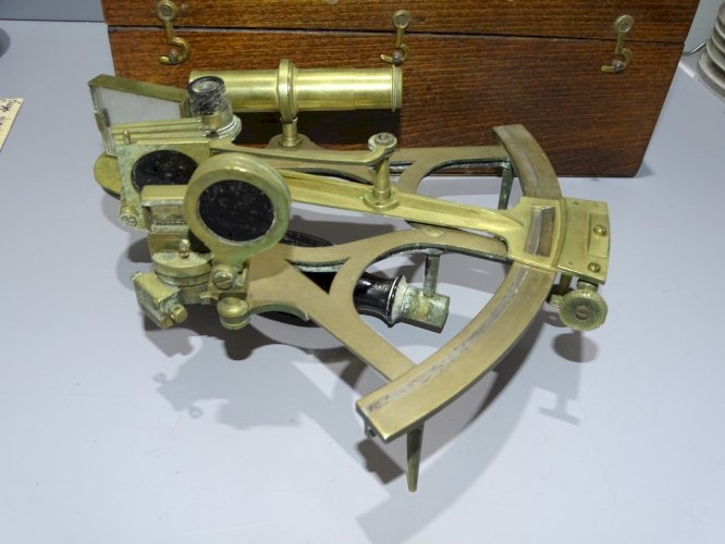 -ANCIEN SEXTANT Gravé Chardet ? BOITE POSTERIEURE COLLECTION OBJET MARINE  D