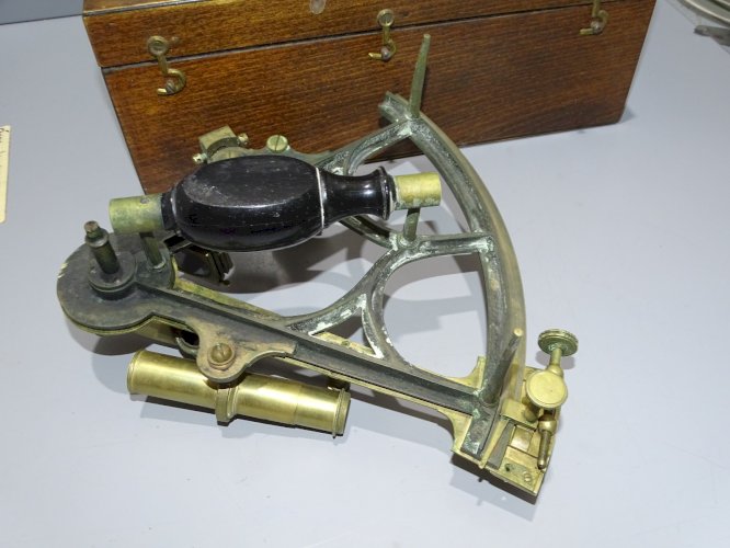 -ANCIEN SEXTANT Gravé Chardet ? BOITE POSTERIEURE COLLECTION OBJET MARINE  D