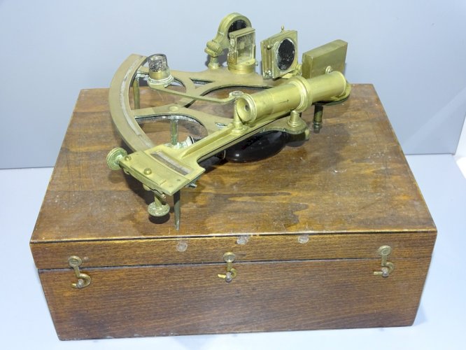 -ANCIEN SEXTANT Gravé Chardet ? BOITE POSTERIEURE COLLECTION OBJET MARINE  D