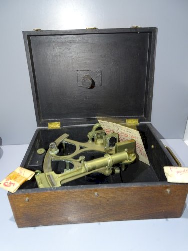 -ANCIEN SEXTANT Gravé Chardet ? BOITE POSTERIEURE COLLECTION OBJET MARINE  D