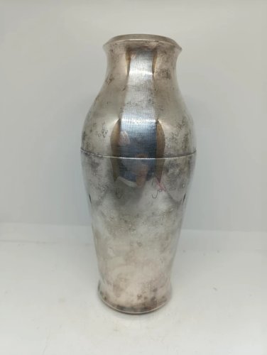 ancien Shaker  métal argenté de style Art déco français par lorfèvre Saint Médard ? en etat correct