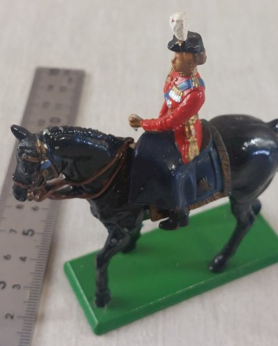 Ancien soldat en métal, Reine Elizabeth à cheval, Britains