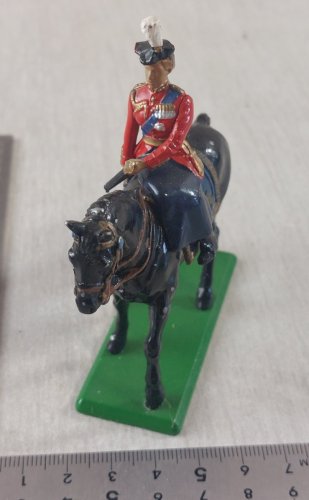 Ancien soldat en métal, Reine Elizabeth à cheval, Britains