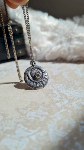 Ancien Stanhope en argent art déco pendentif vue religieuse N.D De Quézac