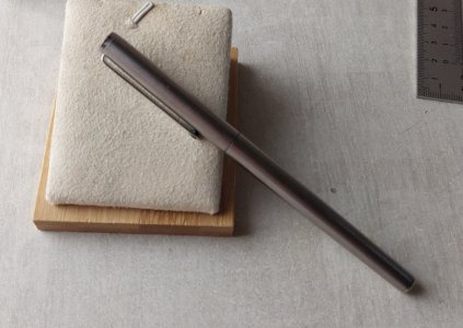 Ancien stylo plume, Noblesse, plume en or 14 carats, Mont Blanc ^
