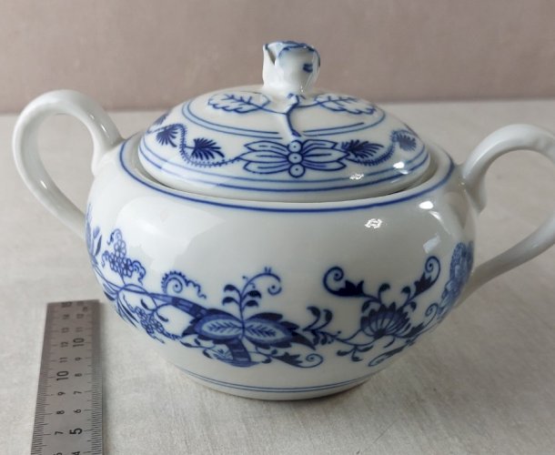 Ancien sucrier, décor Blue Onion / porcelaine Tchécoslovaquie / Czech