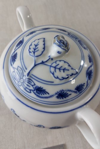 Ancien sucrier, décor Blue Onion / porcelaine Tchécoslovaquie / Czech