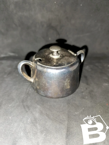 ancien sucrier en metal argente ? en bon etat