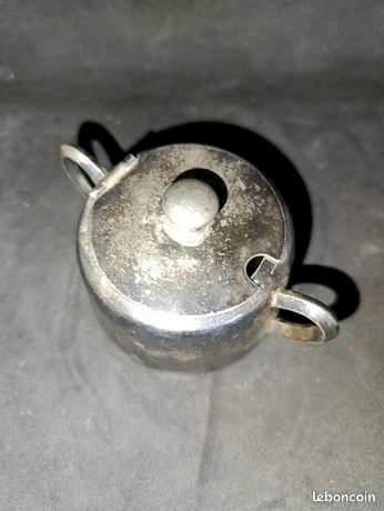 ancien sucrier en metal argente ? en bon etat