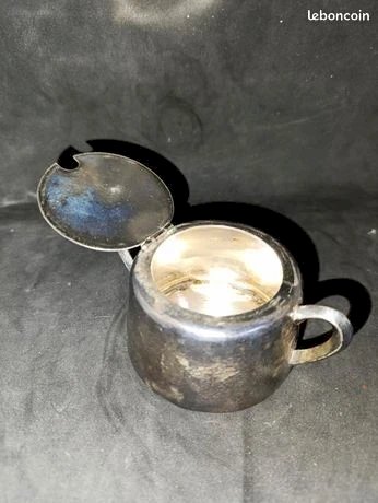 ancien sucrier en metal argente ? en bon etat