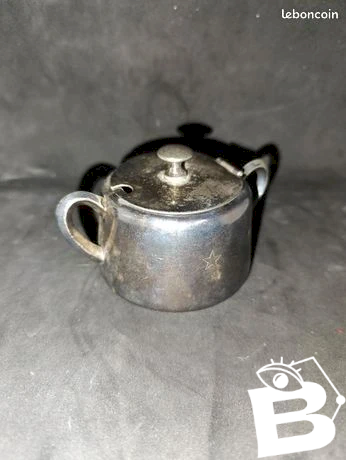 ancien sucrier en metal argente ? en bon etat