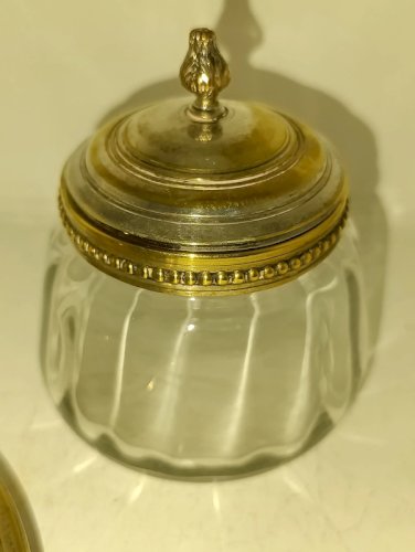 ancien sucrier en verre avec monture en metal argenté poinconné (TN?) en bon etat