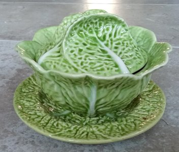 Old sugar bowl Condiment pot Cabbage Barbotine Portugal Old slipware Cabbage