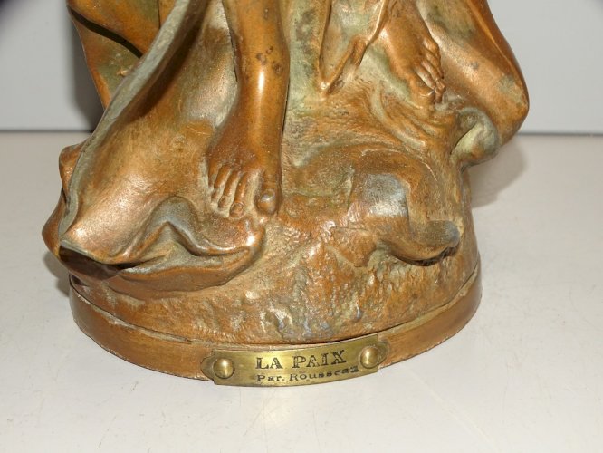 -ANCIEN SUJET REGULE LA PAIX par ROUSSEAU pour PENDULE GARNITURE DE CHEMINEE  D