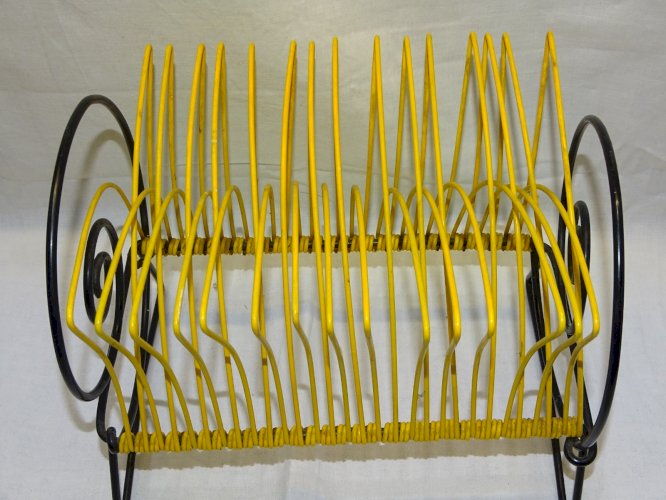 - ANCIEN SUPPORT PORTE DISQUES VINYLES METAL & SCOUBIDOU JAUNE & NOIR VINTAGE  D