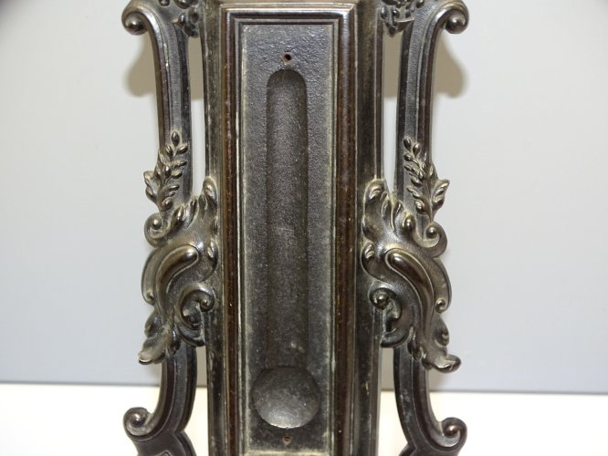 -ANCIEN SUPPORT THERMOMETRE EN EBONITE STYLE ROCAILLE COLLECTION VITRINE deco  D