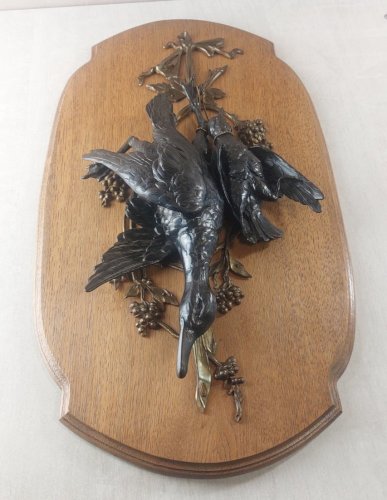 Ancien tableau / trophée de chasse, en bois et métal ^