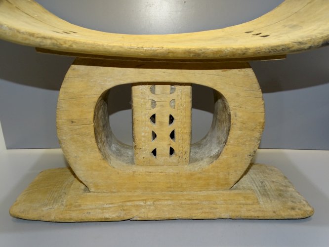 -ANCIEN TABOURET AFRICAIN BOIS SCULPTE ART TRIBAL de SAGE BOIS ASHANTI GHANA?