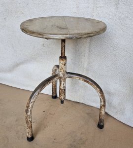 Ancien tabouret datelier en teck + fer forgé