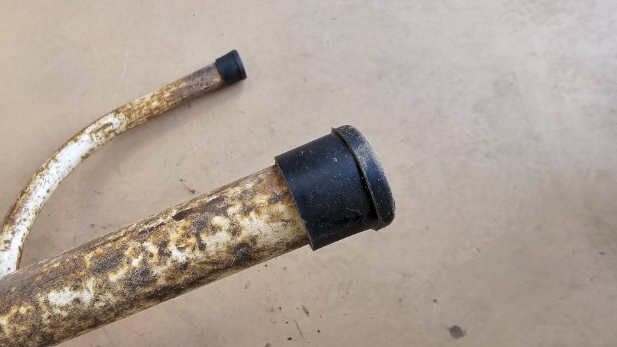 Ancien tabouret datelier en teck + fer forgé