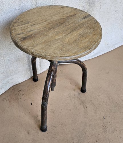 Ancien tabouret datelier en teck + fer forgé