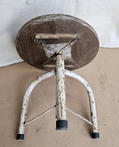 Ancien tabouret datelier en teck + fer forgé