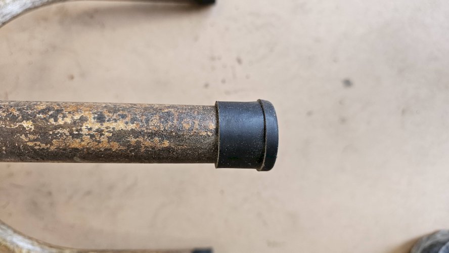 Ancien tabouret datelier en teck + fer forgé