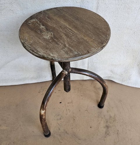 Ancien tabouret datelier en teck + fer forgé