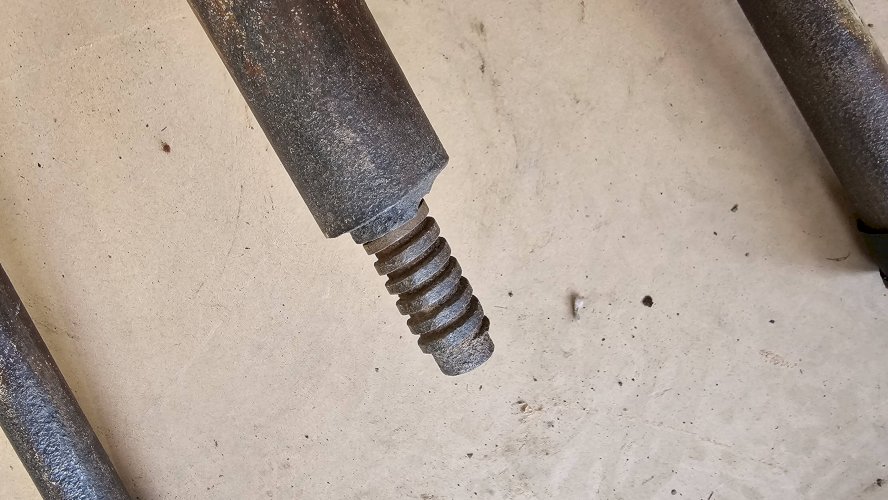 Ancien tabouret datelier en teck + fer forgé