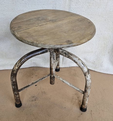 Ancien tabouret datelier en teck + fer forgé