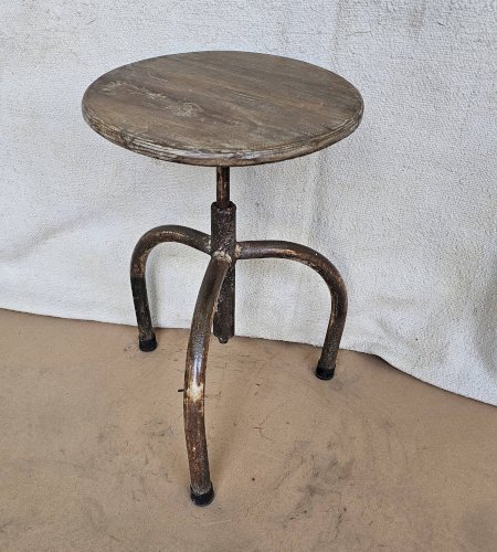 Ancien tabouret datelier en teck + fer forgé
