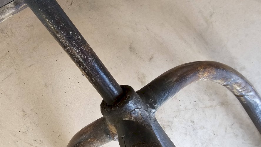 Ancien tabouret datelier en teck + fer forgé