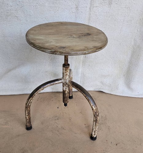 Ancien tabouret datelier en teck + fer forgé