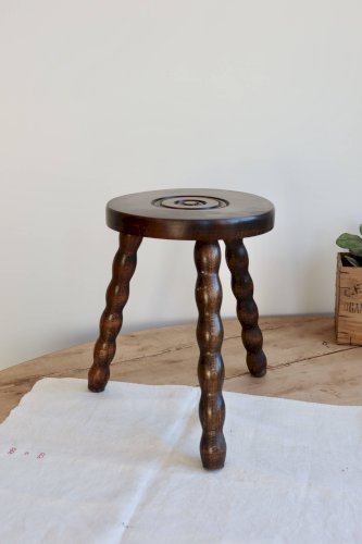 Ancien tabouret tripode de traite en bois - Pieds tournés