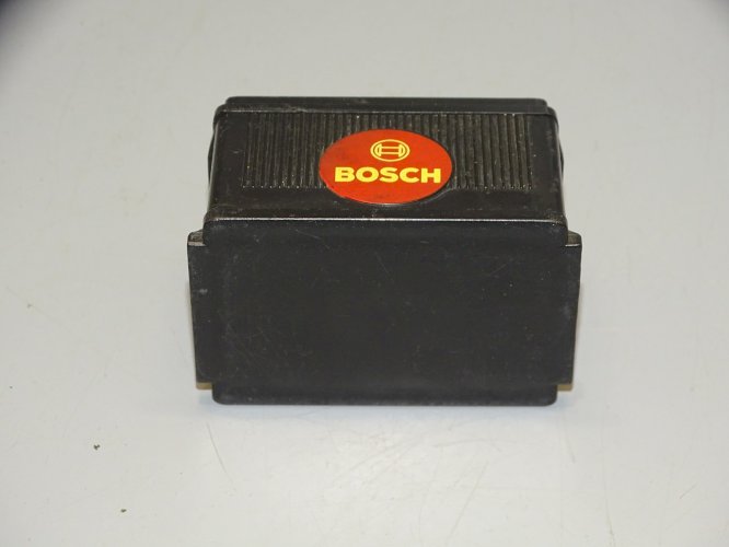 - ANCIEN TAILLE CRAYONS PUBLICITAIRE BATTERIE BOSCH COLLECTION DECO GARAGE